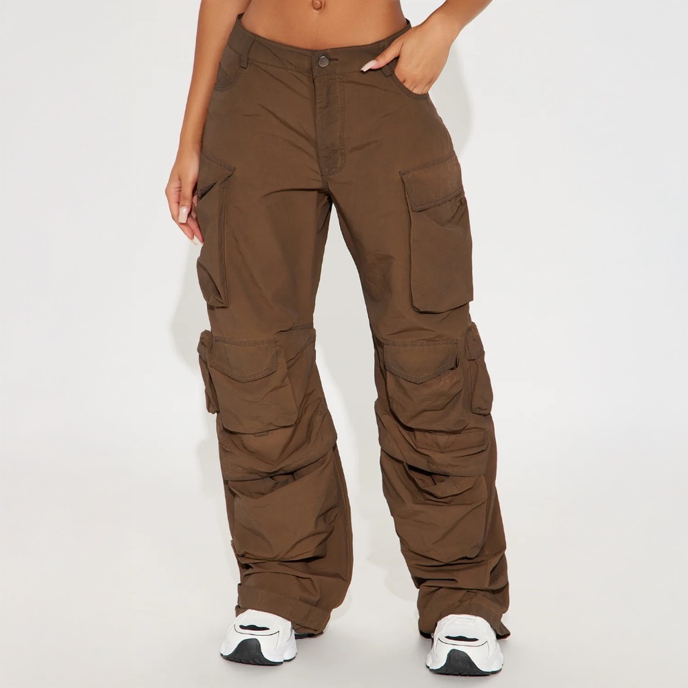 Fashion Nova Chocolate Distressed Cargo Pant XS